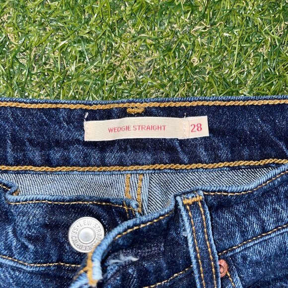 Comfy Levis Denim Jeans - Picture 2 of 4